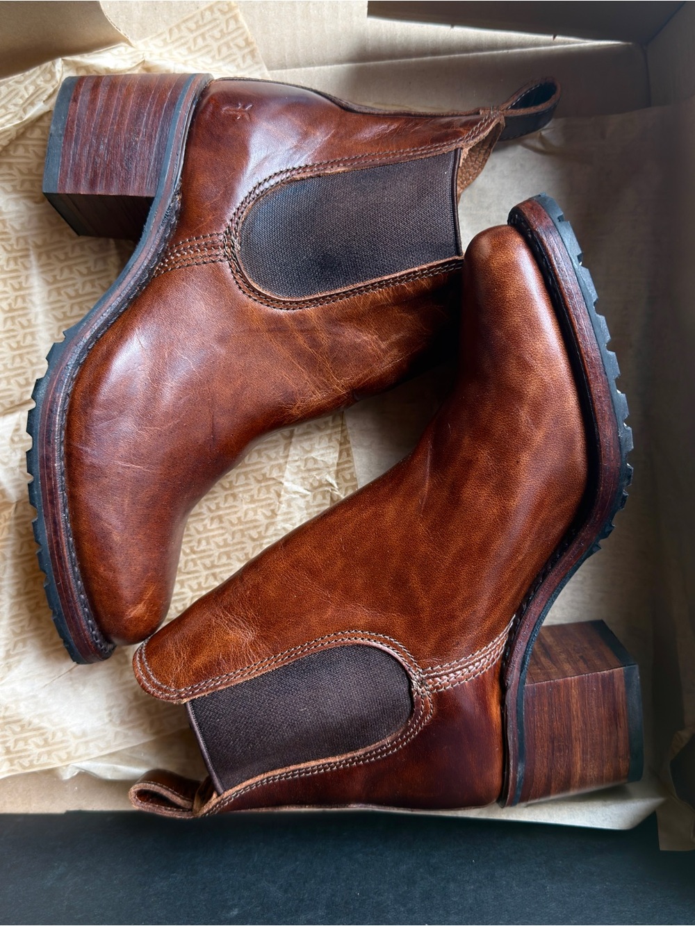 Frye Women's Cognac Brown Leather Chelsea Booties - This Season - New In Box